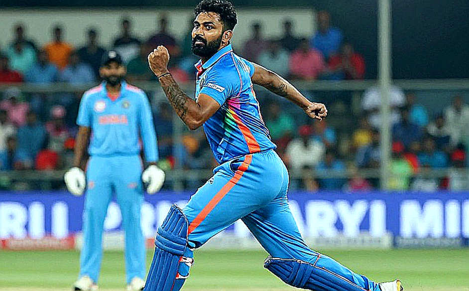 আবুধাবি আর মিরপুর একই খেলা নয় — সিমন্সের আসল সমস্যা ফর্ম নয়, ক্যালেন্ডার