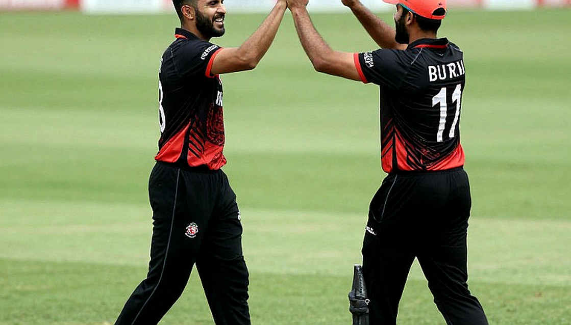 অ্যালিস ক্যাপসির গ্লাভস, ডব্লিউবিবিএলের সিংহাসন আর মহিলা ক্রিকেটের ছেঁড়া ক্যালেন্ডার অ্যালিস ক্যাপসির গ্লাভস, ডব্লিউবিবিএলের সিংহাসন আর মহিলা ক্রিকেটের ছেঁড়া ক্যালেন্ডার