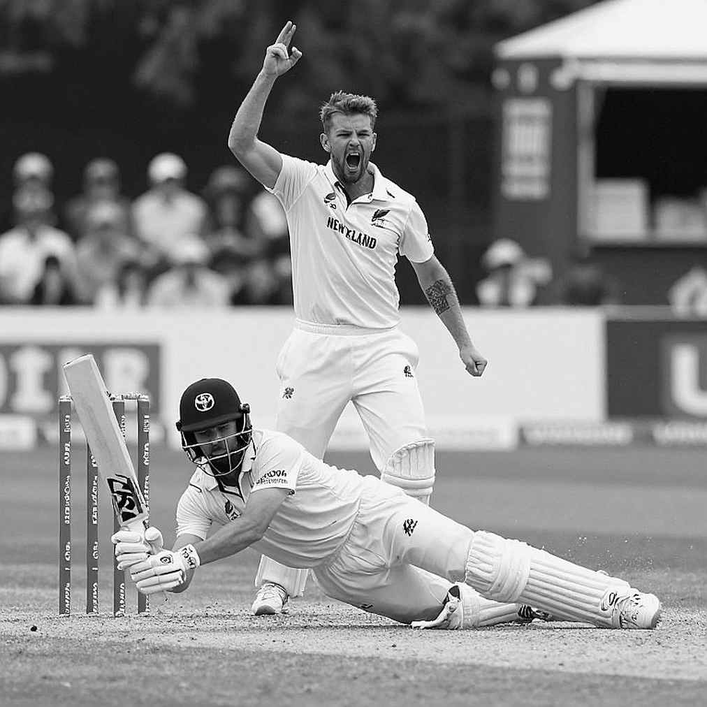 সাসেক্সে ডাজেনের দুই বছর: যে চুক্তির দাম ঠিক হয় উইকেটে নয়, শরীর আর কাগজে