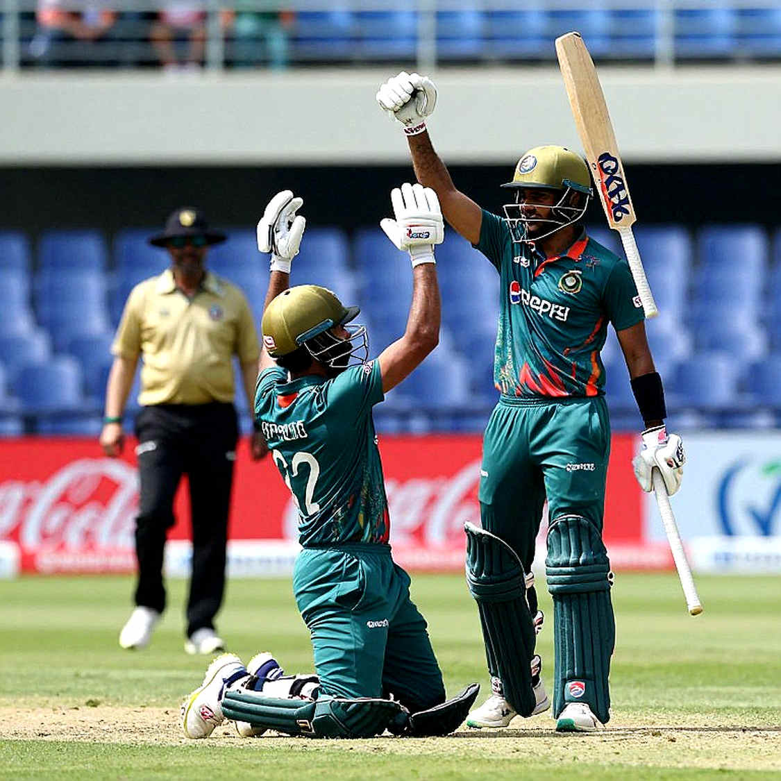 গোলাপি স্টাম্প, ফাঁকা খাতা: পিসিবি'র পিংক ডে-তে ম্যাচ বাছাই, শিশির আর একটি না-লেখা বাক্য গোলাপি স্টাম্প, ফাঁকা খাতা: পিসিবি'র পিংক ডে-তে ম্যাচ বাছাই, শিশির আর একটি না-লেখা বাক্য