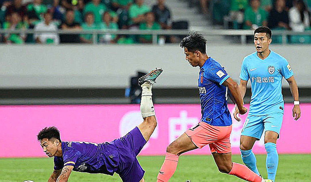 ট্রান্সফার উইন্ডোর অর্ধ-স্পেস: যেখানে ক্লাবেরা নিজেদের ভয় লুকায় ট্রান্সফার উইন্ডোর অর্ধ-স্পেস: যেখানে ক্লাবেরা নিজেদের ভয় লুকায়