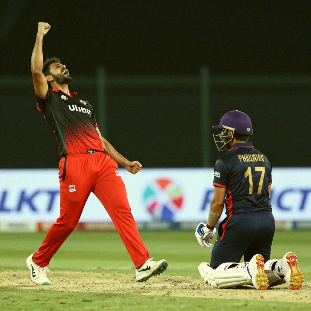 Hope's 162*: The Geometry of a 352 Chase and the Empty Frame of a Match Report